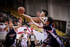 九游体育直播-德布劳内重返赛场，反败为胜首场状态出色，IG观众沸腾！全场沸腾不已的简单介绍